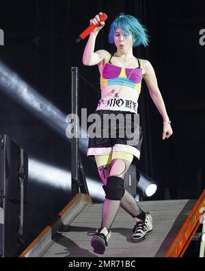 Hayley Williams von „Paramore“ besucht die Bühne des Cruzan Amphitheatre für eine Live-Aufführung in West Palm Beach, FL. 25. Juli 2014. Stockfoto