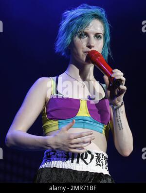 Hayley Williams von „Paramore“ besucht die Bühne des Cruzan Amphitheatre für eine Live-Aufführung in West Palm Beach, FL. 25. Juli 2014. Stockfoto