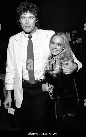 David Hasselhoff und Catherine Hickland im Beverly Hills Hotel am 15. April 1982 Kredit: Ralph Dominguez/MediaPunch Stockfoto