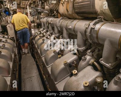 Im Maschinenraum von HMS Ocelot in der historischen Werft Chatham, Kent, Großbritannien. Stockfoto