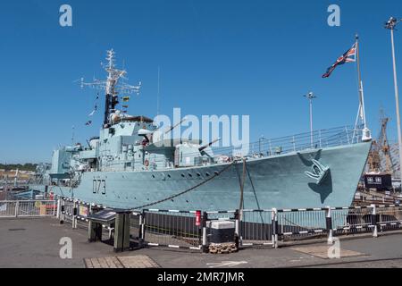 HMS Cavalier (D73/R73), ein Zerstörer der C-Klasse, der 1972 in der historischen Werft Chatham, Kent, Großbritannien, außer Betrieb genommen wurde. Stockfoto