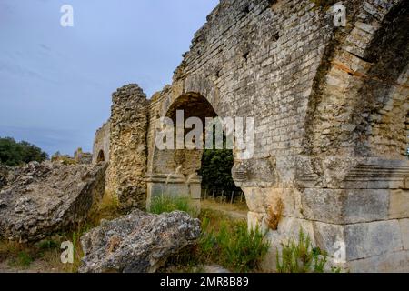 Aqusä Romain de Barbegal in der Nähe von Fontvieille, Département Bouches-du-Rhôn, Provence-Alpes-Cote d'Azur, Frankreich, Europa Stockfoto