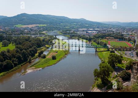 Blick auf Decín, Dekin auf der Elbe von der Schäfermauer aus gesehen, Pastýrská stena, Decin, Tetschen, Ústecký kraj, Böhmische Schweiz, Elbsandstein M Stockfoto