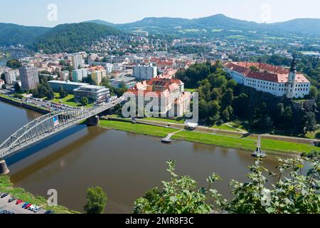 Blick auf das Schloss und die Elbe von der Schäfermauer aus, Pastýrská stena, Decin, Tetschen, Decín Ústecký kraj, Böhmische Schweiz, Elbe-San Stockfoto