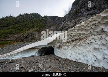 Eingang einer Höhle Eis eines Gletschers, vier großen Eishöhlen, Okanogan-Wenatchee National Forest, Washington, USA, Nordamerika Stockfoto