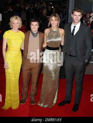 Elizabeth Banks, Josh Hutcherson, Jennifer Lawrence und Liam Hemsworth bei der europäischen Premiere der „The Hunger Games“ in der O2 Arena. London, Großbritannien. 15. März 2012 Stockfoto