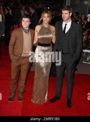 Josh Hutcherson, Jennifer Lawrence und Liam Hemsworth bei der europäischen Premiere der „The Hunger Games“ in der O2 Arena. London, Großbritannien. 15. März 2012 Stockfoto