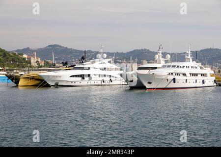 Yachten im Hafen von Porto Maurizio, Imperia, Ligurien, Italien, Europa Stockfoto