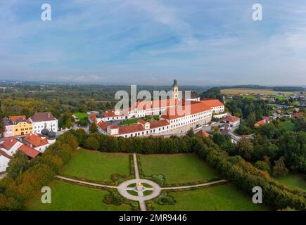 Drohnenfoto, Kloster Reichersberg, Reichersberg, Innviertel, Oberösterreich, Österreich, Europa Stockfoto