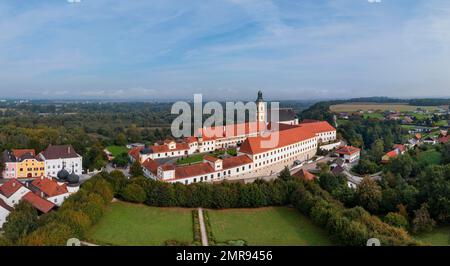 Drohnenfoto, Kloster Reichersberg, Reichersberg, Innviertel, Oberösterreich, Österreich, Europa Stockfoto