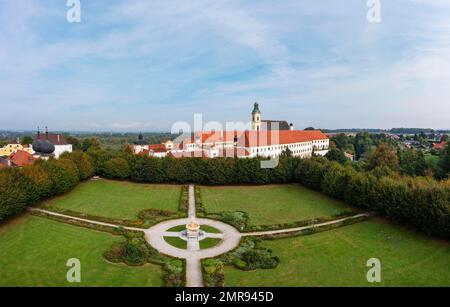 Drohnenfoto, Kloster Reichersberg, Reichersberg, Innviertel, Oberösterreich, Österreich, Europa Stockfoto