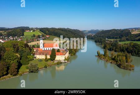 Drohnenschuss, Kloster Vorderbach, Neuhaus am Inn, Bäderdreieck, Niederbayern, Bayern, Deutschland, Europa Stockfoto