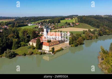 Drohnenschuss, Kloster Vorderbach, Neuhaus am Inn, Bäderdreieck, Niederbayern, Bayern, Deutschland, Europa Stockfoto