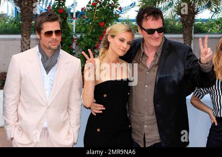 Brad Pitt, Diane Kruger und Quentin Tarantino nehmen am Filmfestival in Cannes an der Fotokonferenz für „Inglorious Basterds“ Teil. Cannes, Frankreich. 5/20/09. Stockfoto