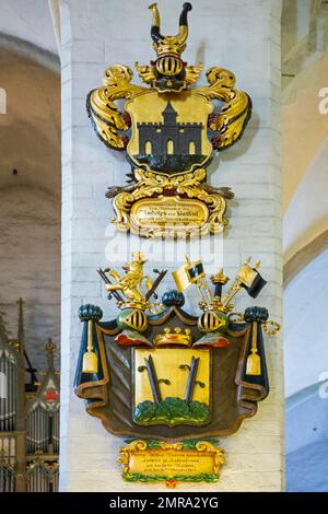 Wappen deutsch-baltischer Adelshäuser in der St.-Dom-Kirche Mary, Tallinn, Estland, Tallinn, Estland, Europa Stockfoto