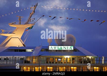 Kreuzfahrtschiff Artania im Hamburg Cruise Center Altona, Hamburg, Deutschland, Europa Stockfoto