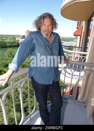 Der Oscar-Preistrger Jeff Bridges Posiert Fr Fotos Mit Zen-Meister