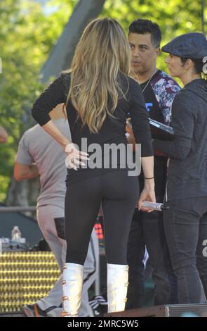 Jennifer Lopez spielt Big Bootie auf der GMA, New York, NY, 20. Juni 2014. Stockfoto