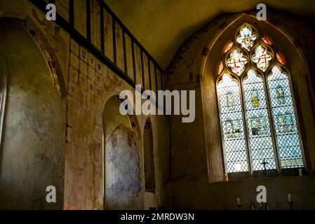 Mittelalterliche Wandmalereien der Hailes Church, Cheltenham, England. Stockfoto