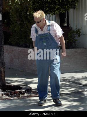 Exklusiv!! Was für ein mieser Haarschnitt, Johnny! Wir erwischten John Lydon, alias Johnny Rotten, für einen Spaziergang in einer Farmer-Jeanshose und einem seltsamen Haarschnitt, der fast aussah, als ob er blutete. Los Angeles, Kalifornien, 6/6/07. Stockfoto