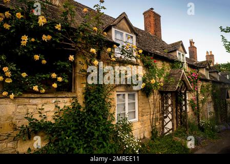 Terrassenhäuser an der Vineyard Street in Winchcome, England, Cotswolds District. Stockfoto