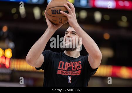 Chicago, USA. 31. Januar 2023. Ivica Zubac (40 Los Angeles Clippers) erhält am Dienstag, den 31. Januar 2023, im United Center, Chicago, USA, vor dem Spiel zwischen den Chicago Bulls und den Los Angeles Clippers Schüsse. (KEINE KOMMERZIELLE NUTZUNG) (Foto: Shaina Benhiyoun/Sports Press Photo/C - FRIST VON EINER STUNDE - FTP NUR AKTIVIEREN, WENN BILDER WENIGER ALS EINE STUNDE ALT sind - Alamy) Guthaben: SPP Sport Press Photo. Alamy Live News Stockfoto