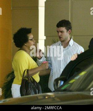 Exklusiv!! Justin Timberlake fliegt zu einer Sony/BMG Konferenz in einem Miami Hotel, FL, 3/21/06 All Stockfoto