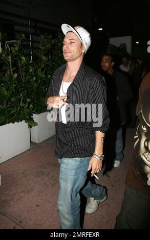 Exklusiv!! Kevin Federline, der entfremdete Ehemann von Britney Spear, isst im Nobu, bevor er den Nachtclub Mansion veranstaltet, um sein neues Album „Playing with Fire“ zu bewerben. Miami, FL 11/17/06 Alle Stockfoto