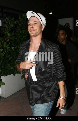 Exklusiv!! Kevin Federline, der entfremdete Ehemann von Britney Spear, isst im Nobu, bevor er den Nachtclub Mansion veranstaltet, um sein neues Album „Playing with Fire“ zu bewerben. Miami, FL 11/17/06 Alle Stockfoto