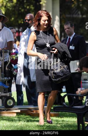 Die Schauspielerin Kate Walsh wurde heute Nachmittag in einem Stadtpark gesehen und filmt eine Szene aus ihrer Show "Private Practice". Los Angeles, Kalifornien. 9/18/08. Stockfoto