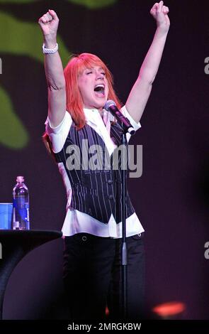 Schauspielerin und Komödiantin Kathy Griffin tritt in einem Konzert im Seminole Hard Rock Hotel & Casino auf. Hollywood, Florida. 9/4/08. Stockfoto