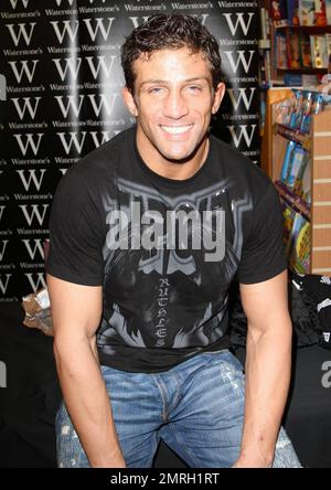 Katie Price (alias Jordan) und ihr Freund Alex Reid nehmen an einer Buchsignierung bei Waterstone's für Katies neues Buch „herausragend“ in London Teil. 11/7/09. Stockfoto