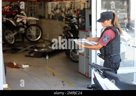 Buenos Aires, Buenos Aires, Argentinien. 31. Januar 2023. Ein Polizist erschoss eine Polizistin und zwei ihrer Gefährten. Es geschah am helllichten Tag auf einer Straße Nazca und Beiro, in der Nachbarschaft von Agronomia. (Kreditbild: © Claudio Santisteban/ZUMA Press Wire) NUR REDAKTIONELLE VERWENDUNG! Nicht für den kommerziellen GEBRAUCH! Stockfoto