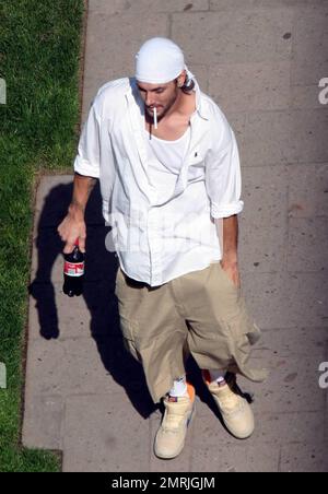 Exklusiv!! Kevin Federline, Ehemann von Britney Spears, und seine Familie schlendern mit seiner Tochter Kori durch ein Hotel in Santa Monica. 04/02/05 Stockfoto