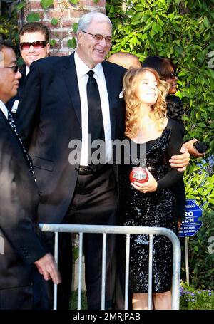 Der Lakers-Trainer Phil Jackson kommt, um Khloe Kardashians Hochzeit des LA Lakers-Spielers Lamar Odom in Bel Air, Kalifornien, zu besuchen. 9/27/09. Stockfoto