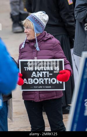 St. Paul, Minnesota. Jährliche Pro-Life-Abtreibung-Rallye. Der MCCL-Marsch für das Leben 2023 nutzt die Gelegenheit, um gewählten Funktionären zu sagen, dass ungeborene Kinder Stockfoto