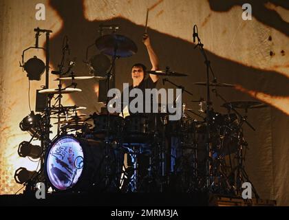 Ray Luzier von Korn tritt im Fillmore Miami Beach, Jackie Gleason Theatre auf. Am 16. Oktober 2015 spielten sie ihr erstes Album in der Reihenfolge und dann eine 5-Song-Zugabe. Stockfoto