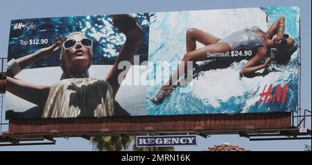 Kylie Minogue's H&M Poster dominiert den Sunset Strip in Hollywood, Kalifornien, 5/23/07. Stockfoto
