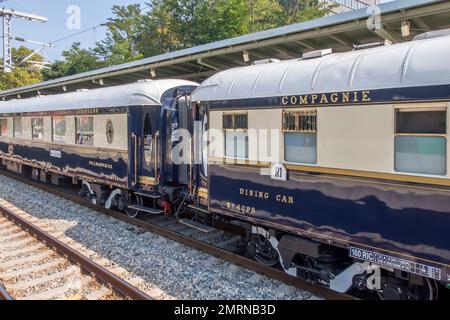 Der Venedig Simplon Orient Expresszug auf der Bahn Stockfoto