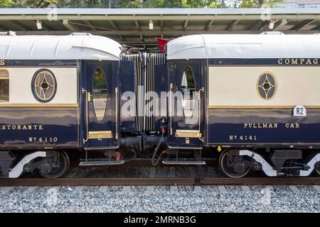 Der Venedig Simplon Orient Expresszug auf der Bahn Stockfoto