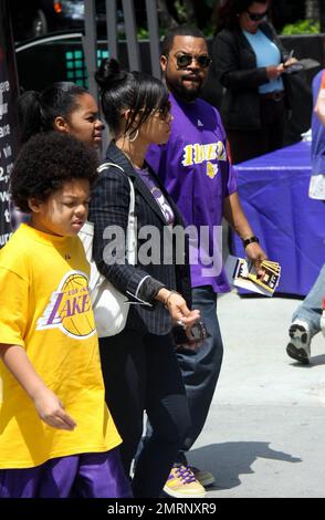 Ice Cube kommt zum BASKETBALLSPIEL LA Lakers im Staples Center in Los Angeles, Kalifornien. 4/18/10. Stockfoto