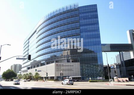 Allgemeiner Blick auf das Cedars Sinai Medical Center, wo Lamar Odom, Basketballspieler und Reality-TV-Persönlichkeit, sich vermutlich am 20. Oktober 2015 in Los Angeles, Kalifornien, aufhält. Stockfoto