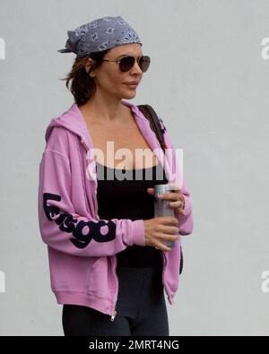 EXKLUSIV!! Die amerikanische Schauspielerin und Moderatorin von SoapNet's Soap Talk, Lisa Rinna, wird gesehen, wie sie ihr Luxushotel in Miami Beach, FL, verlässt. 11/20/2009 Stockfoto