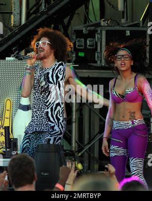 Stefan „Redfoo“ Gordy von LMFAO tritt in einem Konzert im Raleigh Amphitheatre and Festival Site in Raleigh, NC auf. 9. August 2011. Stockfoto