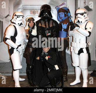 Fans während der 2010 im Earls Court stattfindenden Film- und Comic-Konferenz in London. Die jährliche Konferenz, die an zwei Tagen stattfindet, gibt Fans von Kultfilmen, Fernsehsendungen und Comics die Möglichkeit, einige ihrer Lieblingsstars zu treffen. London, Großbritannien. 07/17/10. . Stockfoto