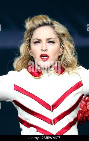 Madonna bringt ihre MDNA Tour nach Vegas und tritt live in der Grand Garden Arena im MGM Grand Resort Hotel & Casino auf. Las Vegas, Nevada 13. Oktober 2012. Stockfoto