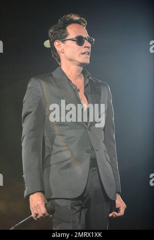 Marc Anthony tritt in der American Airlines Arena auf seiner „Cambio de Piel“-Tour in Miami, Florida, auf. 3. Oktober 2014. Stockfoto