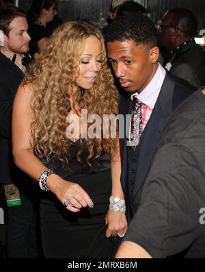 Mariah Carey und Nick Cannon wurden von Fans und Fotografen bedrängt, als sie die 12. jährlichen BMI Urban Music Awards zu Ehren von Mariah Carey im Saban Theatre verließen. 7. September 2012 Stockfoto