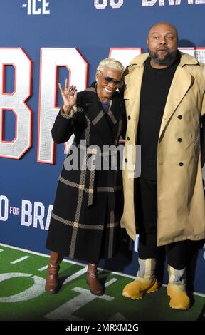 Los Angeles, Kalifornien, USA 31. Januar 2023 Singer Dionne Warwick und der Sohnemusiker Damon Elliott nehmen am 31. Januar 2023 im Regency Village Theatre in Los Angeles, Kalifornien, USA, am Los Angeles Premiere Screening of Paramount Pictures' „80 for Brady“ Teil. Foto: Barry King/Alamy Live News Stockfoto