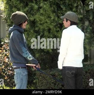 Exklusiv!! Rachel McAdams versucht, mit einem schäbigen Outfit unbemerkt zu bleiben, als sie mit einem kumpel bei Ed's in West Hollywood, Kalifornien, zu Mittag aß. 3/19/08. Stockfoto
